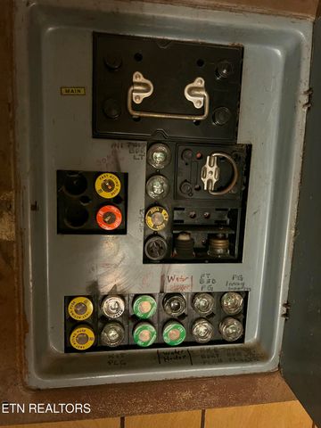 920 Oliver Springs Hwy, Clinton, TN 37716