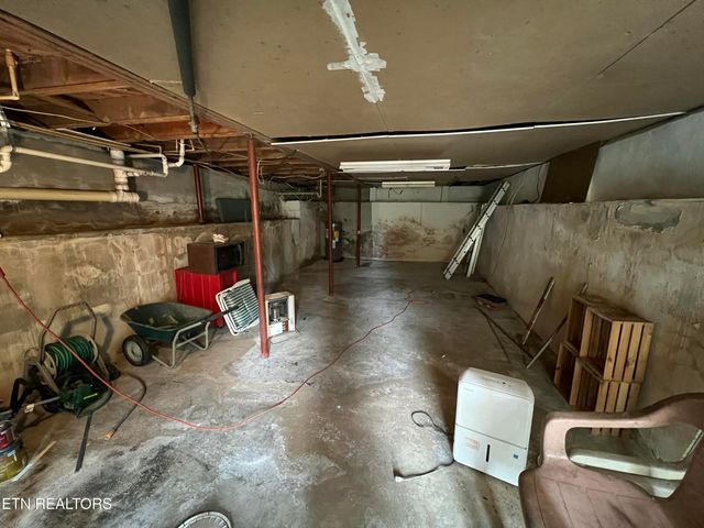 920 Oliver Springs Hwy, Clinton, TN 37716