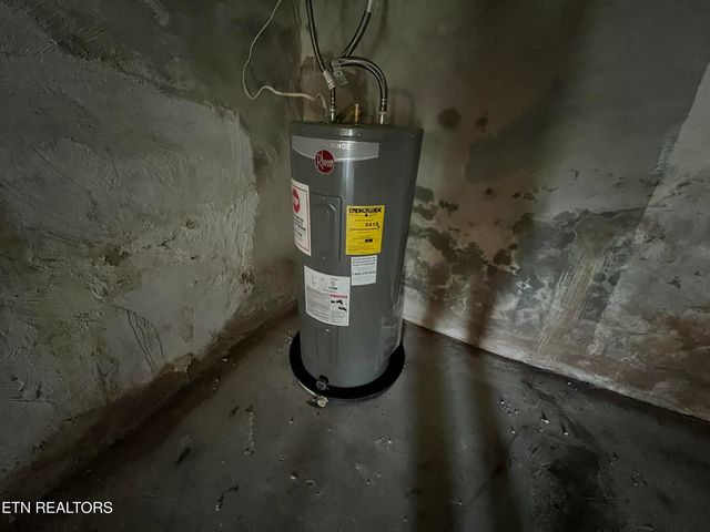 920 Oliver Springs Hwy, Clinton, TN 37716