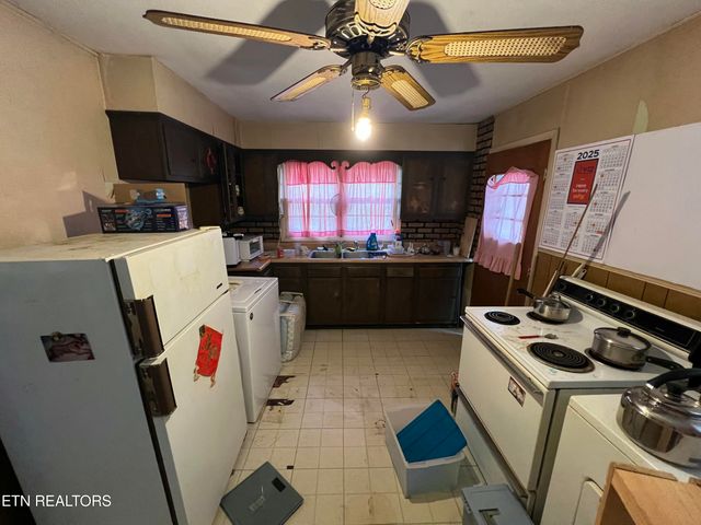 920 Oliver Springs Hwy, Clinton, TN 37716