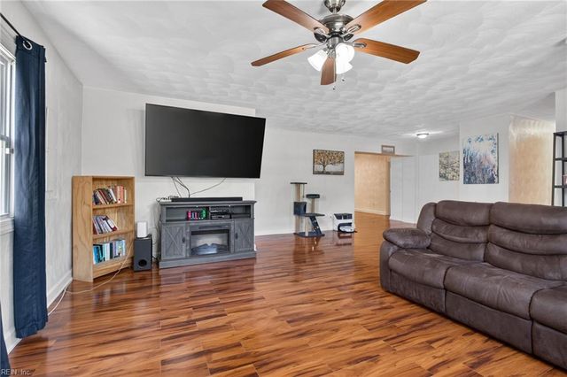 713 Pelham DR, Hampton, VA 23669