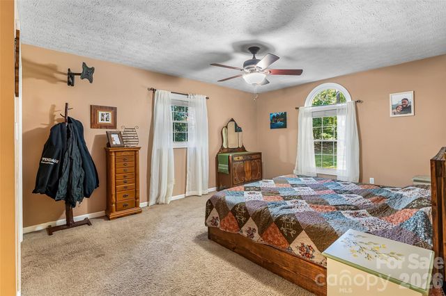 5468 Valley Run Street, Hickory, NC 28601