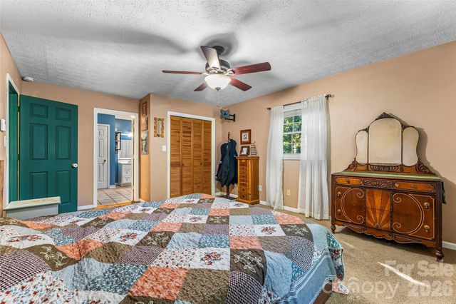 5468 Valley Run Street, Hickory, NC 28601
