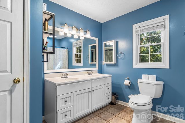 5468 Valley Run Street, Hickory, NC 28601