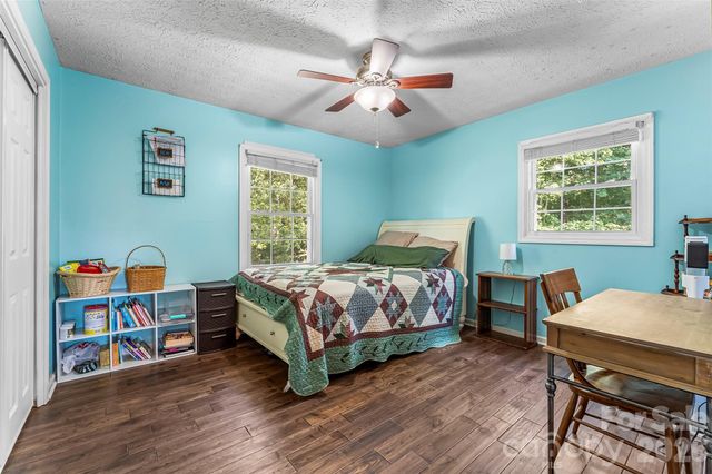 5468 Valley Run Street, Hickory, NC 28601