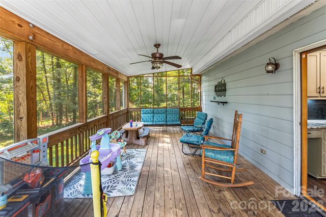 5468 Valley Run Street, Hickory, NC 28601
