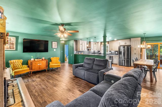 5468 Valley Run Street, Hickory, NC 28601
