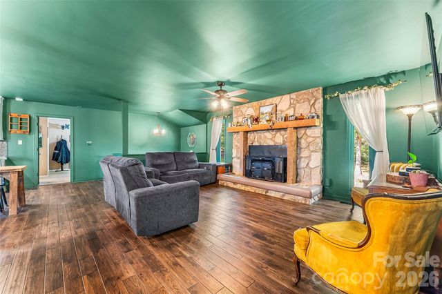 5468 Valley Run Street, Hickory, NC 28601