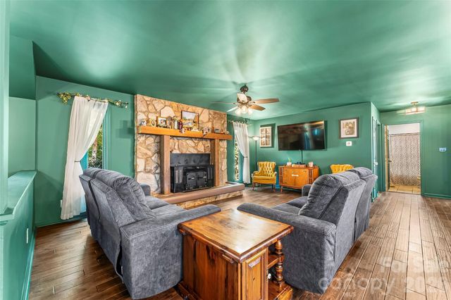 5468 Valley Run Street, Hickory, NC 28601
