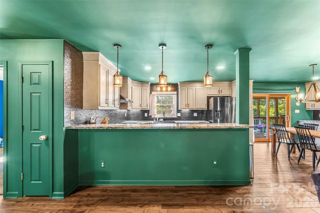 5468 Valley Run Street, Hickory, NC 28601