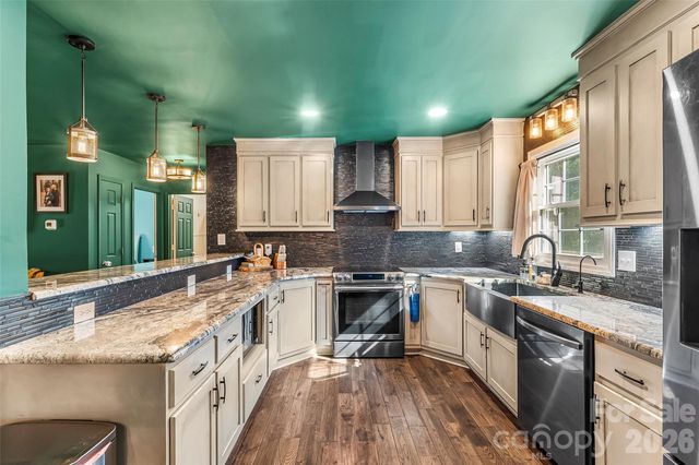 5468 Valley Run Street, Hickory, NC 28601