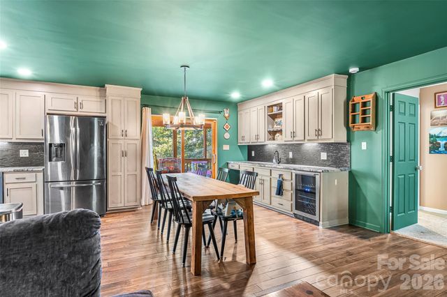 5468 Valley Run Street, Hickory, NC 28601