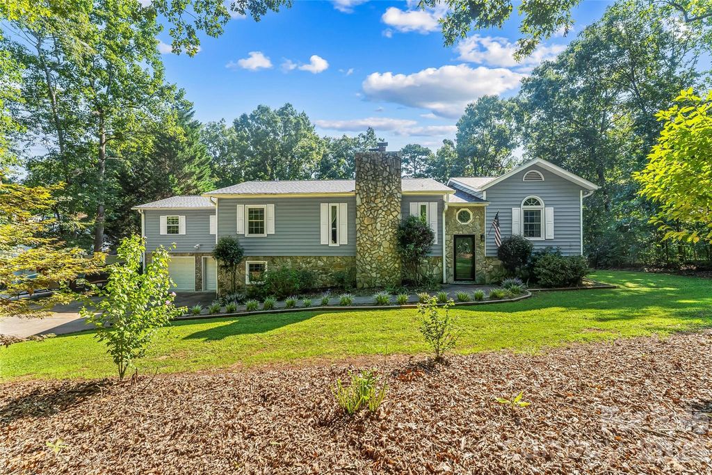 5468 Valley Run Street, Hickory, NC 28601