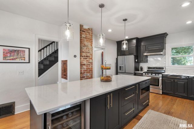 704 RIVER Drive, Bettendorf, IA 52722