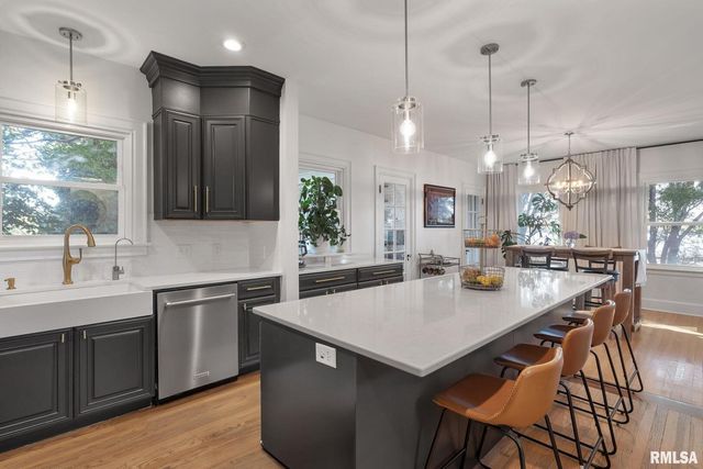 704 RIVER Drive, Bettendorf, IA 52722