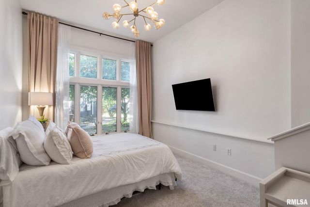 704 RIVER Drive, Bettendorf, IA 52722