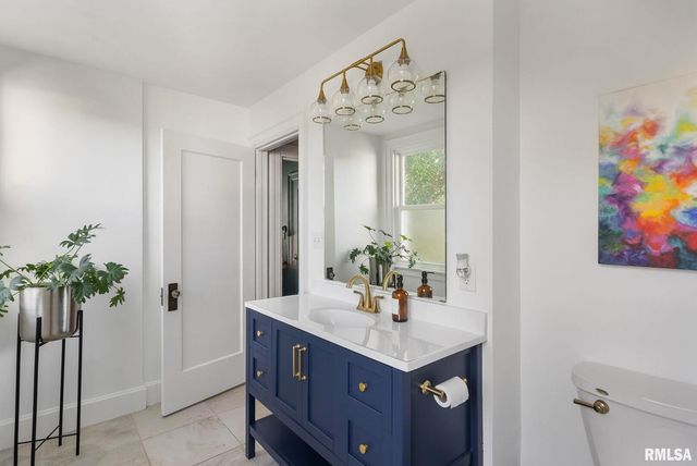 704 RIVER Drive, Bettendorf, IA 52722