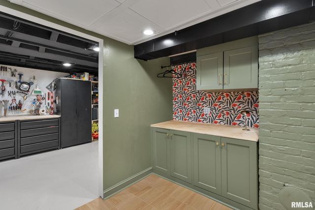 704 RIVER Drive, Bettendorf, IA 52722