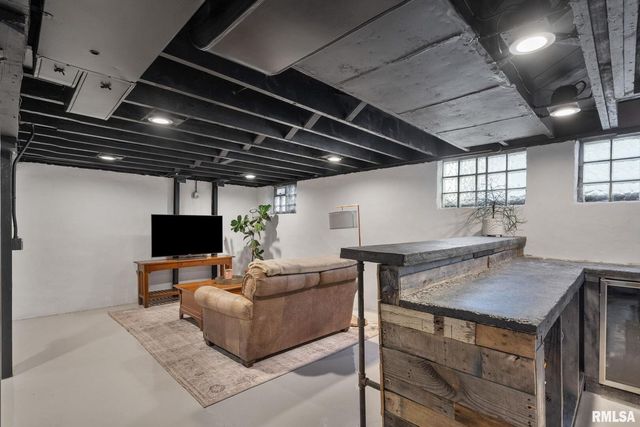 704 RIVER Drive, Bettendorf, IA 52722