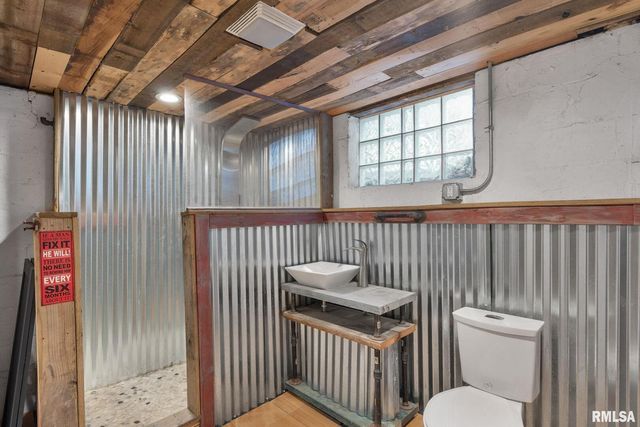 704 RIVER Drive, Bettendorf, IA 52722