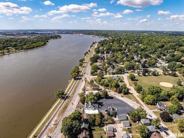 704 RIVER Drive, Bettendorf, IA 52722