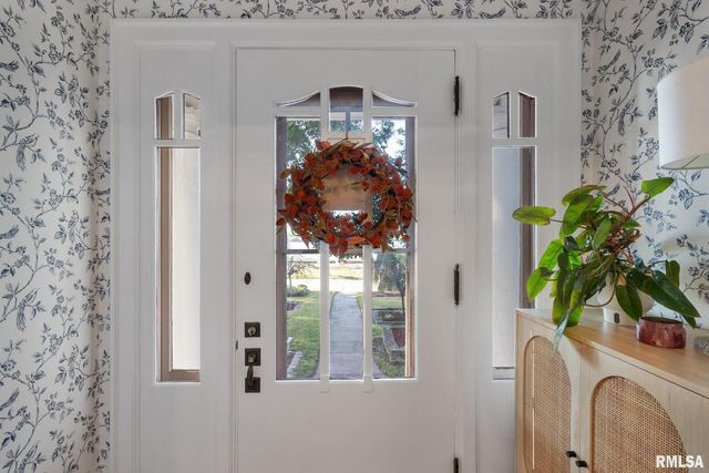 704 RIVER Drive, Bettendorf, IA 52722