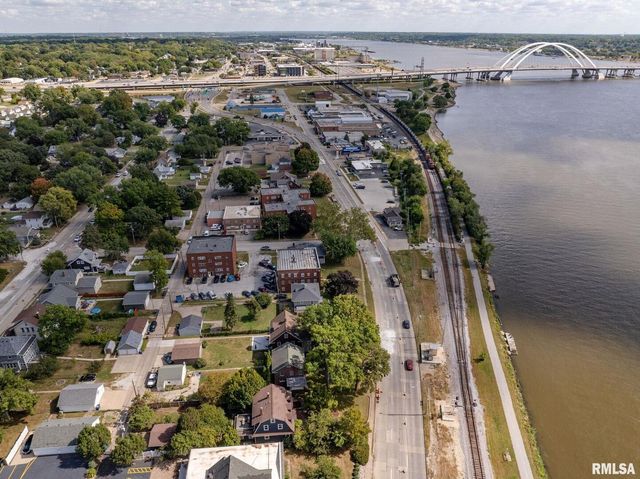 704 RIVER Drive, Bettendorf, IA 52722