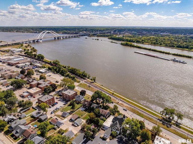 704 RIVER Drive, Bettendorf, IA 52722