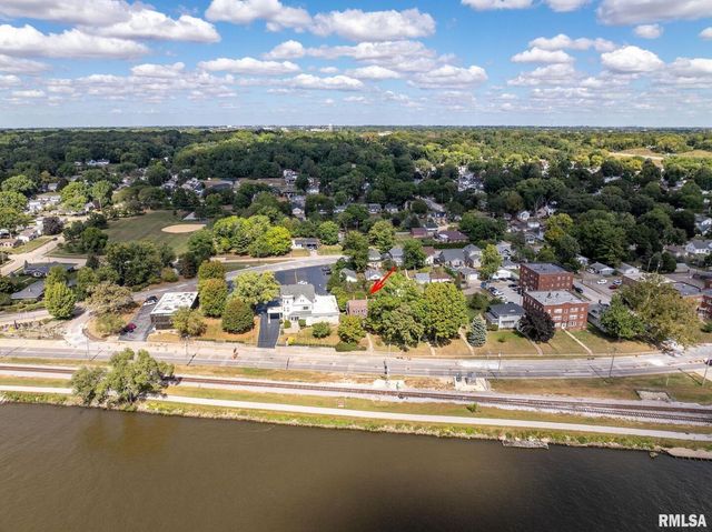 704 RIVER Drive, Bettendorf, IA 52722