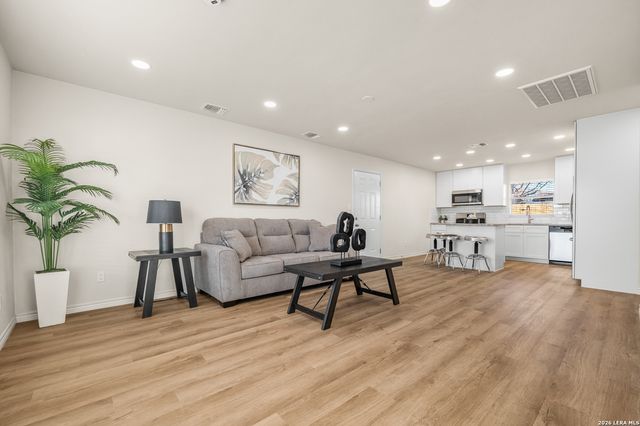 1015 Weizmann, San Antonio, TX 78213