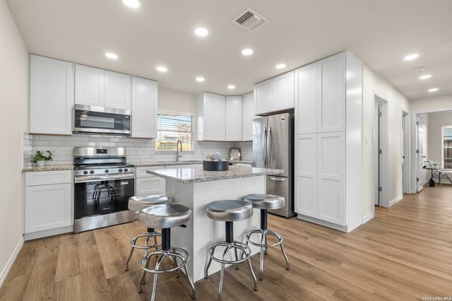 1015 Weizmann, San Antonio, TX 78213