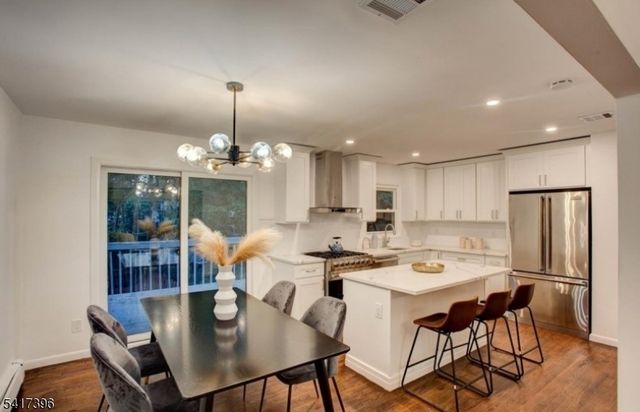 215 E 10Th Ave, Roselle Boro, NJ 07203