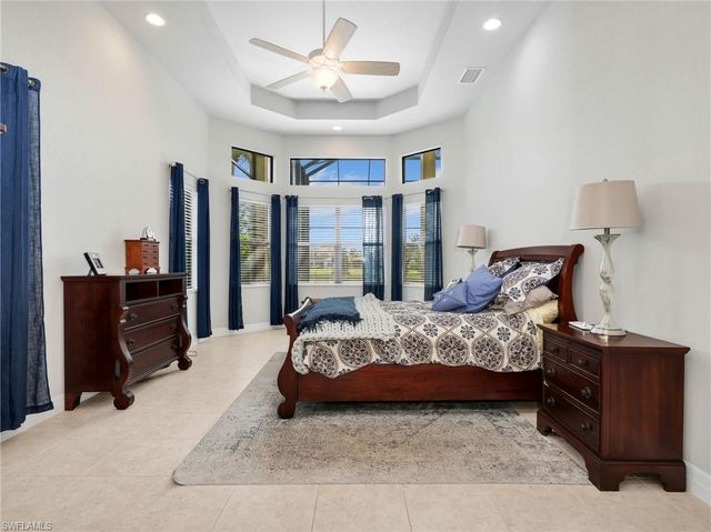 2756 Crystal WAY, Naples, FL 34119