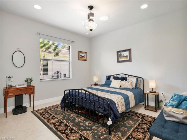 2756 Crystal WAY, Naples, FL 34119