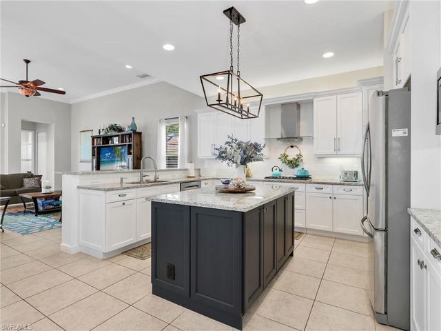 2756 Crystal WAY, Naples, FL 34119