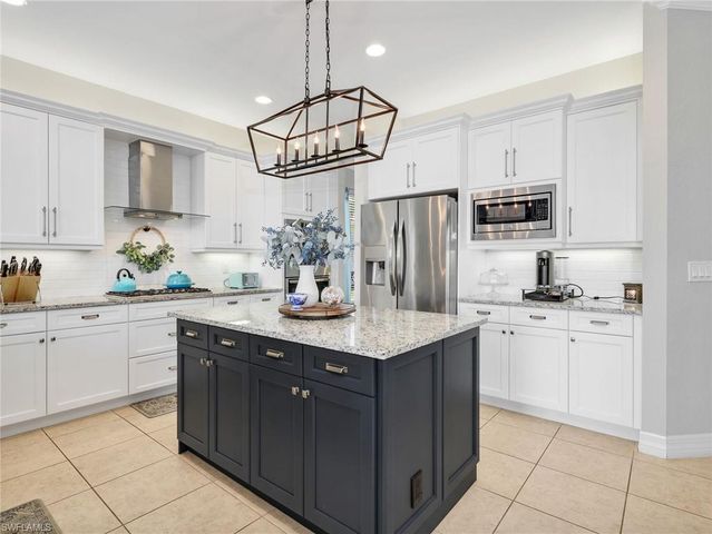 2756 Crystal WAY, Naples, FL 34119