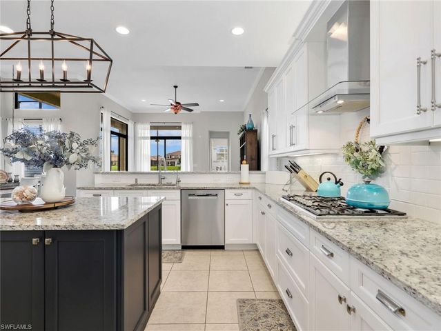 2756 Crystal WAY, Naples, FL 34119