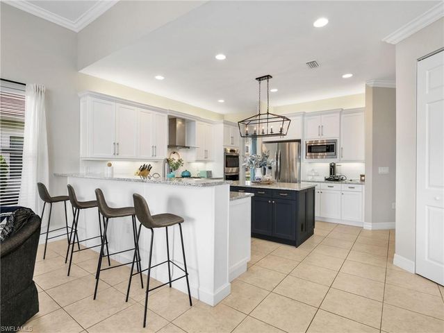 2756 Crystal WAY, Naples, FL 34119