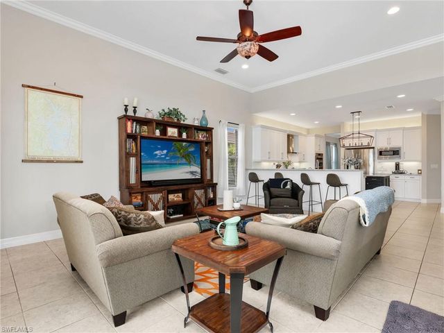 2756 Crystal WAY, Naples, FL 34119