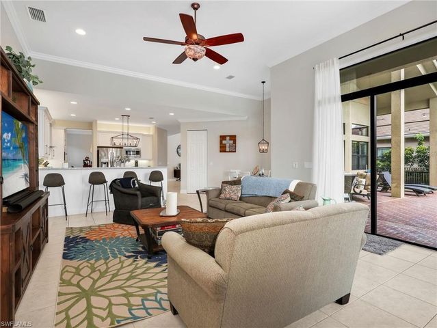2756 Crystal WAY, Naples, FL 34119