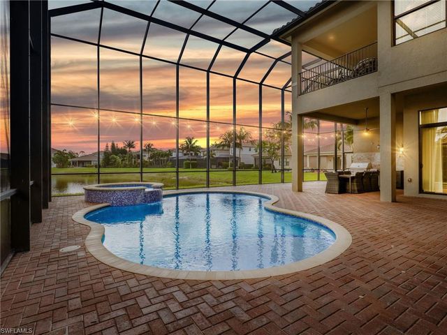 2756 Crystal WAY, Naples, FL 34119