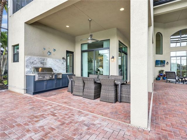 2756 Crystal WAY, Naples, FL 34119