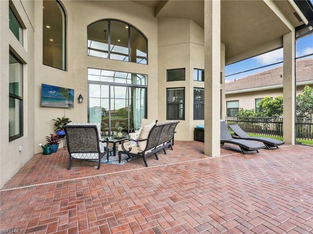 2756 Crystal WAY, Naples, FL 34119