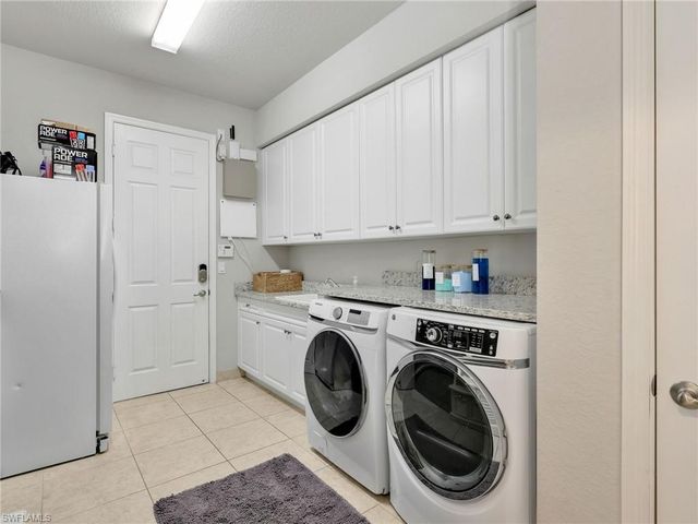 2756 Crystal WAY, Naples, FL 34119