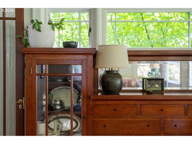 4214 Se OAK St, Portland, OR 97215