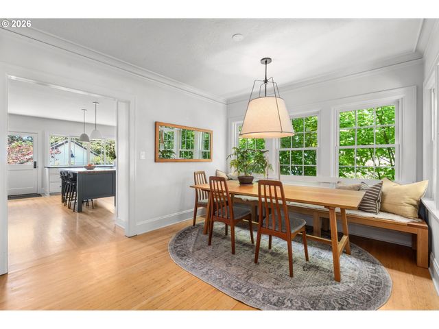 4214 Se OAK St, Portland, OR 97215