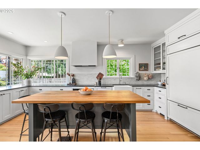 4214 Se OAK St, Portland, OR 97215