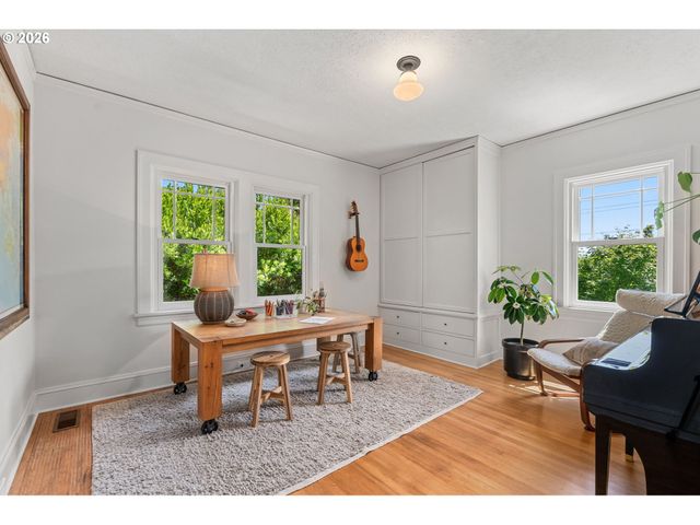 4214 Se OAK St, Portland, OR 97215