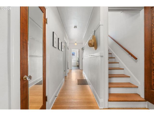 4214 Se OAK St, Portland, OR 97215