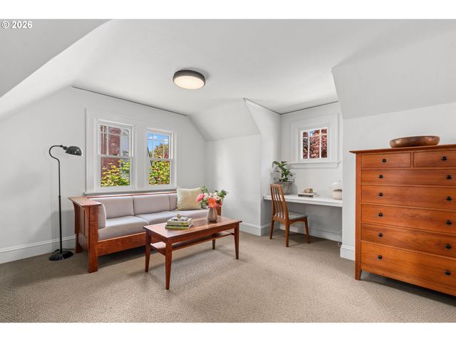 4214 Se OAK St, Portland, OR 97215